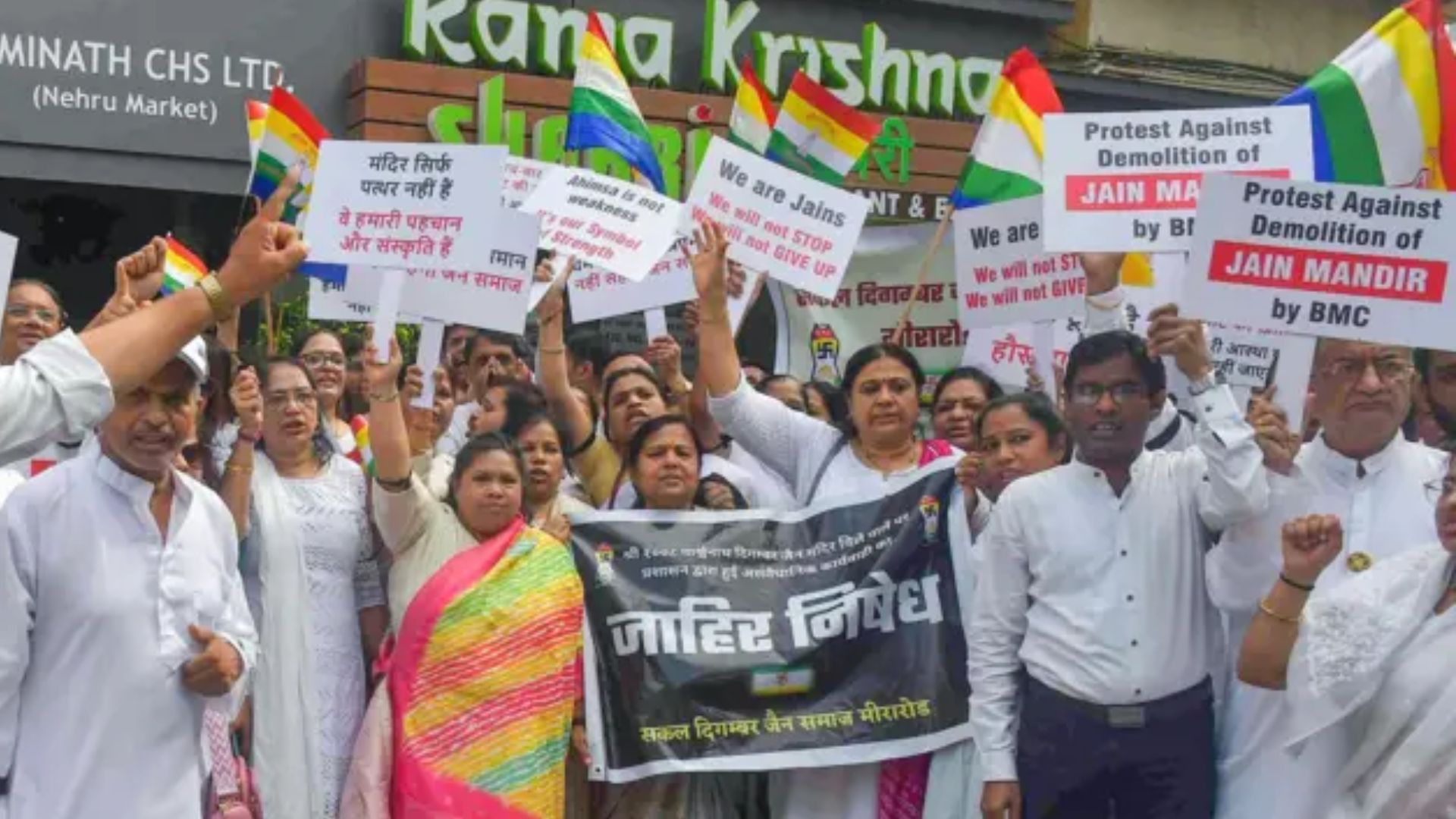 मुंबई में जैन मंदिर पर बीएमसी की कार्रवाई के ख़िलाफ़ प्रदर्शन, कांग्रेस ने बीजेपी पर साधा निशाना