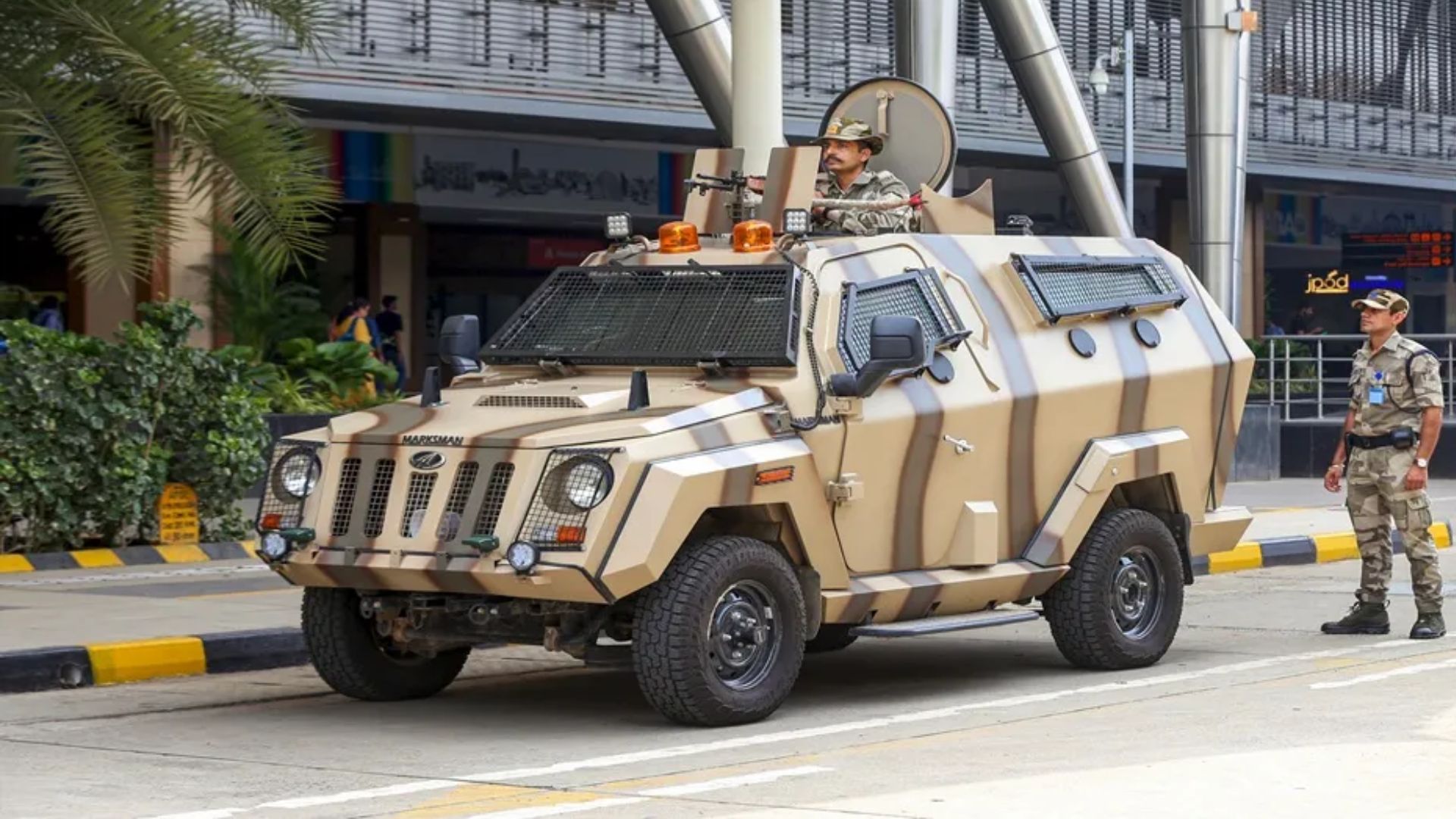 सैन्य तनाव के बीच 32 एयरपोर्ट बंद, Delhi Airport ने जारी की एडवाइजरी